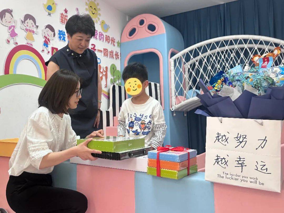 皮亚尼奇参加公益活动，呼吁更多人关注弱势群体
