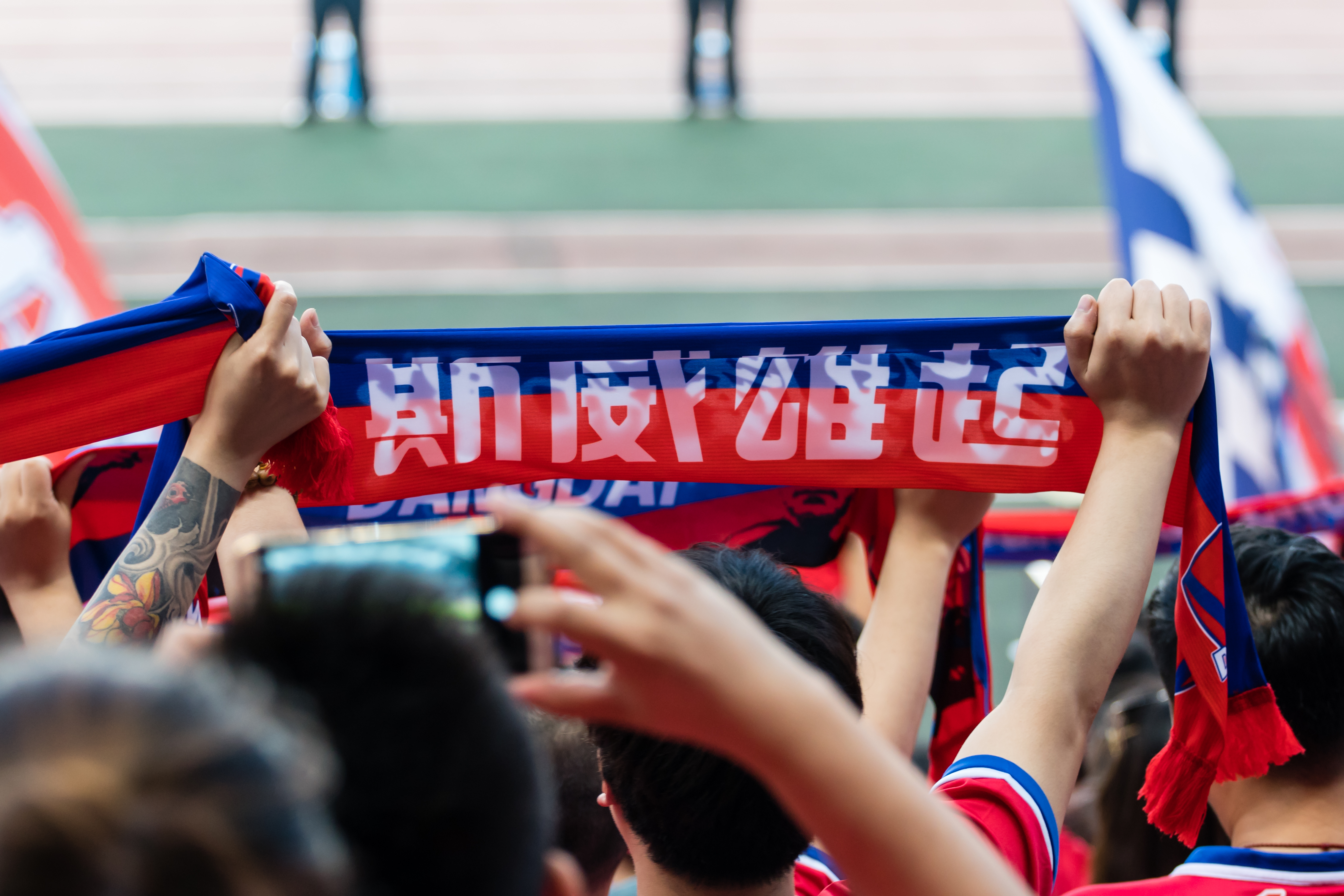 足球热潮再起：全球球迷期待着这场大战
