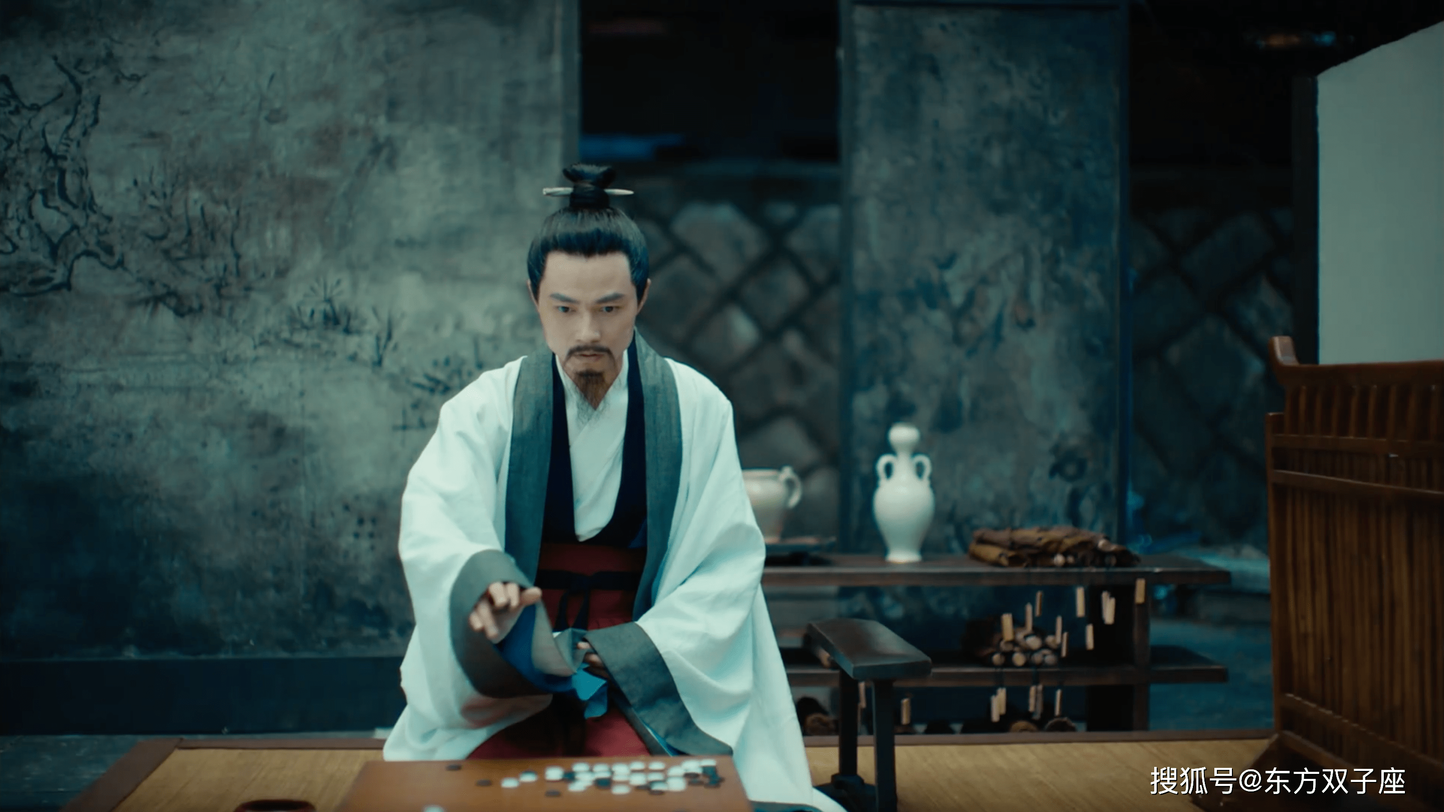 江南体育-生死搏杀，两队剑拔弩张，场面无比激烈