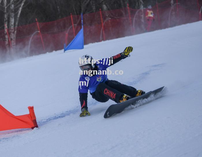 发力飞驰！单板滑雪真实创新赛事