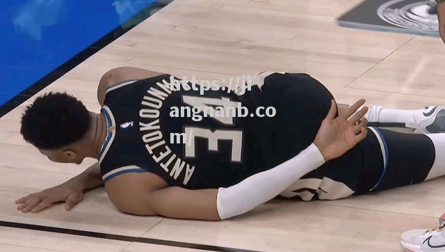 NBA季后赛：雄鹿队惊险逆转击败篮网晋级