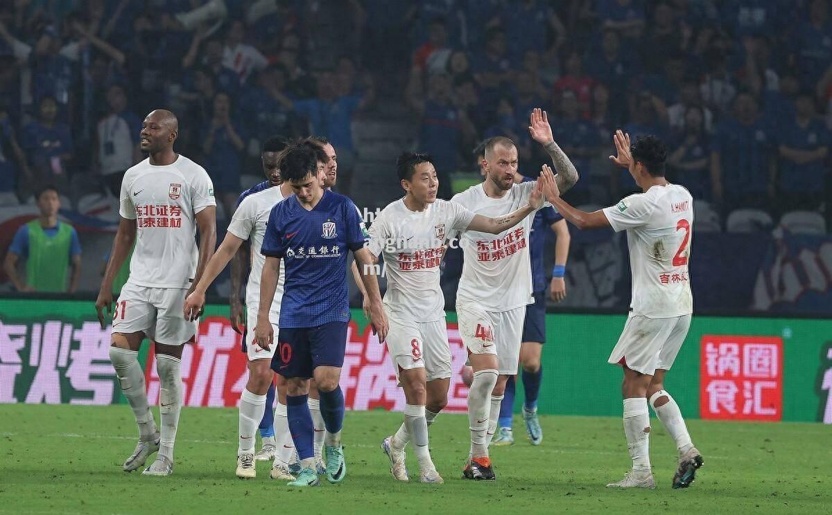 上港客场大胜，继续保持领先优势