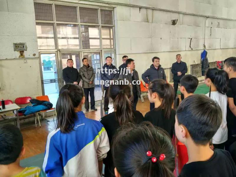人队积极备战新赛季，教练鼓励球员保持斗志