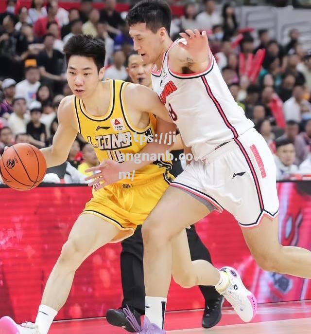 国脚们决心夺得胜利，精彩对决即将开始