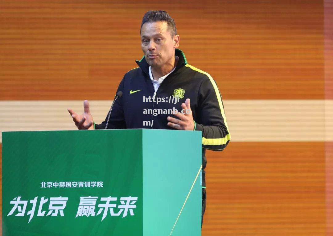 阿贾克斯青训培养新一代天才球员，期待未来耀眼表现