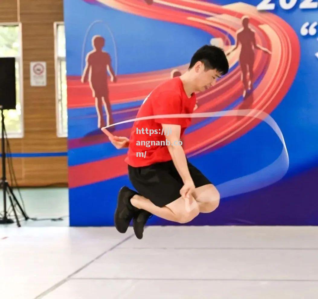 江南体育-高手云集！赛场上挑战和对抗不断上演