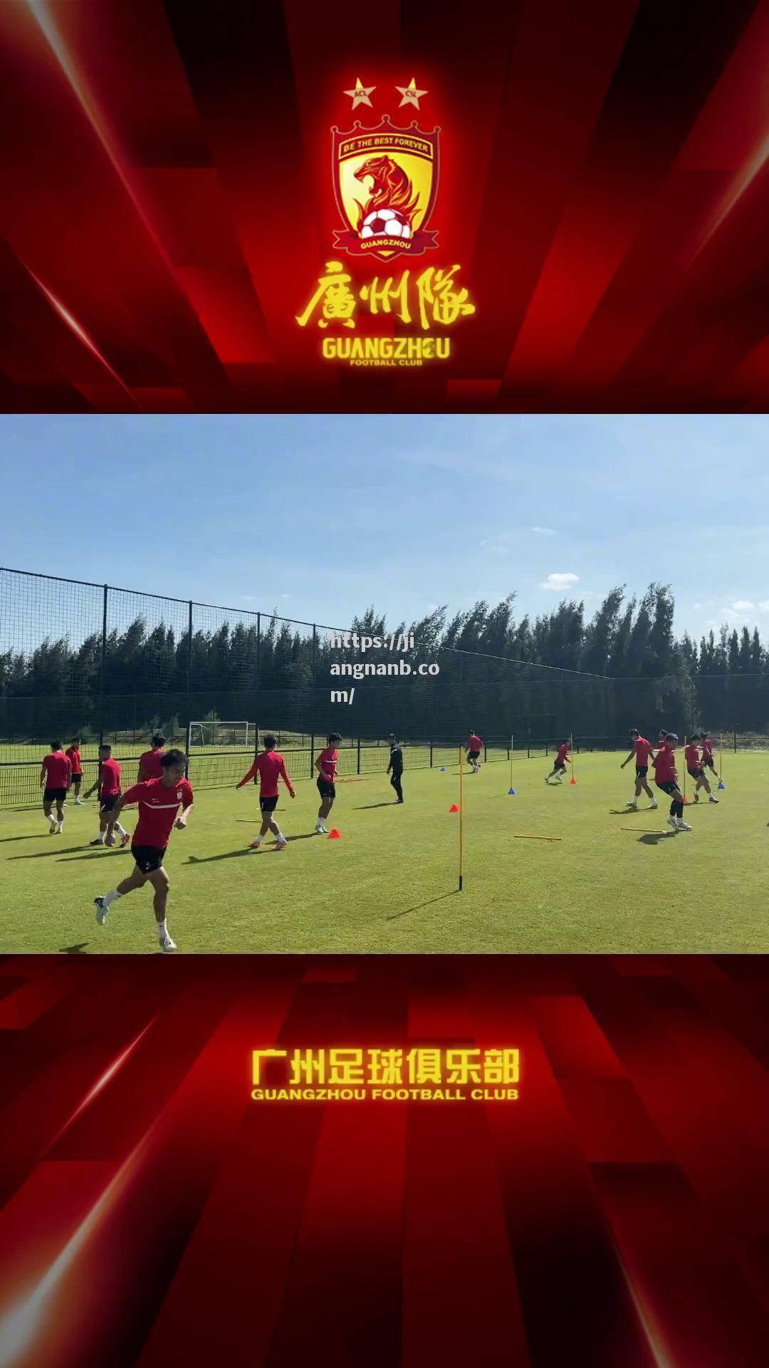 国内足球联赛阵容角力激烈，球队整体表现进步